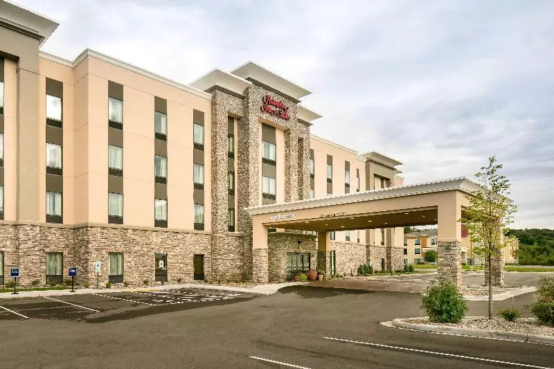 ホテル Hampton Inn & Suites Hudson