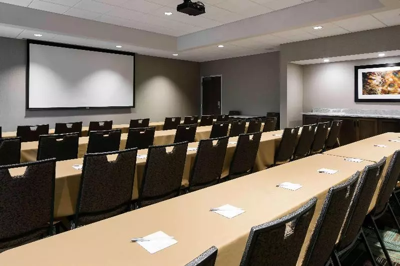 ホテル Hampton Inn & Suites Hudson