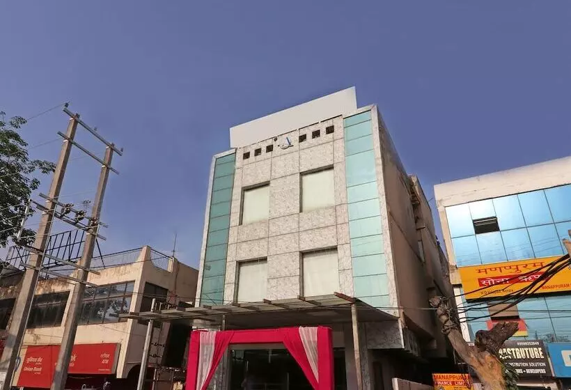 ホテル Oyo Premium Neelam Chowk
