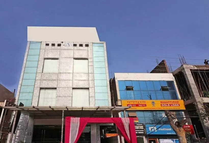 ホテル Oyo Premium Neelam Chowk
