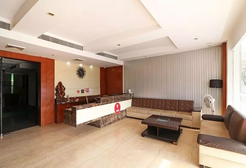 ホテル Oyo Premium Neelam Chowk
