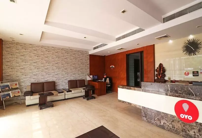 ホテル Oyo Premium Neelam Chowk