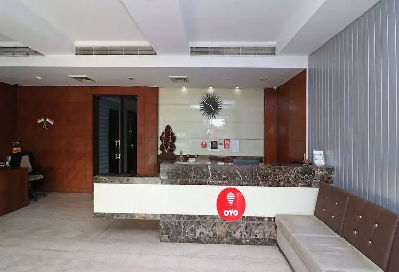 ホテル Oyo Premium Neelam Chowk