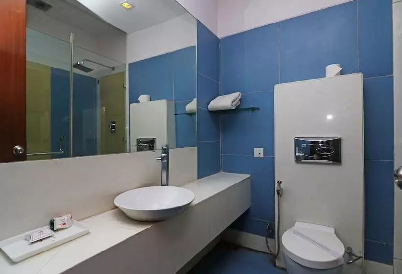 ホテル Oyo Premium Neelam Chowk