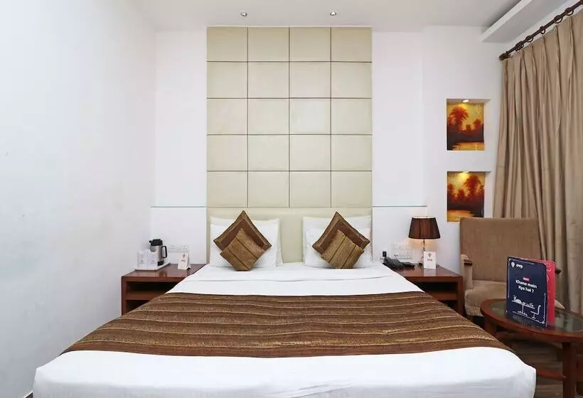 ホテル Oyo Premium Neelam Chowk