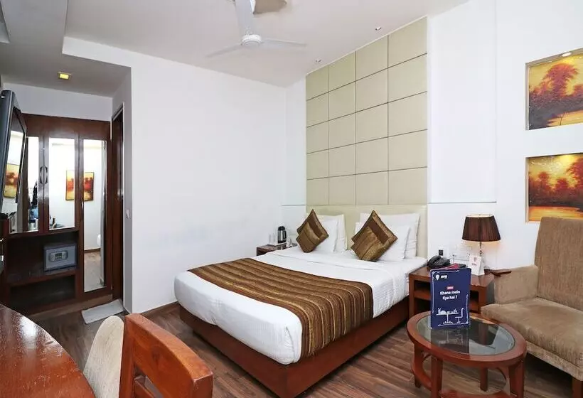 ホテル Oyo Premium Neelam Chowk