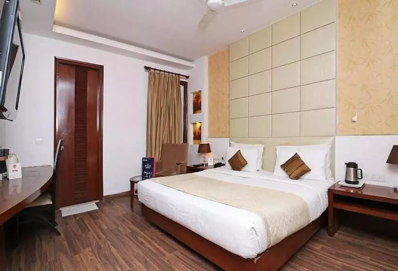 ホテル Oyo Premium Neelam Chowk