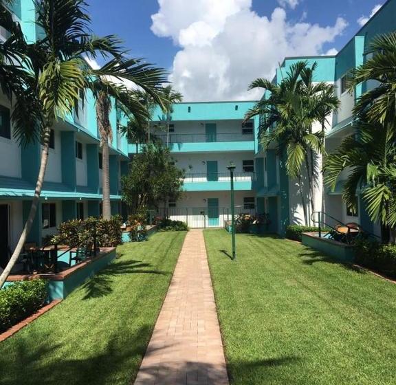 בית מלון כפרי Surf Rider Resort