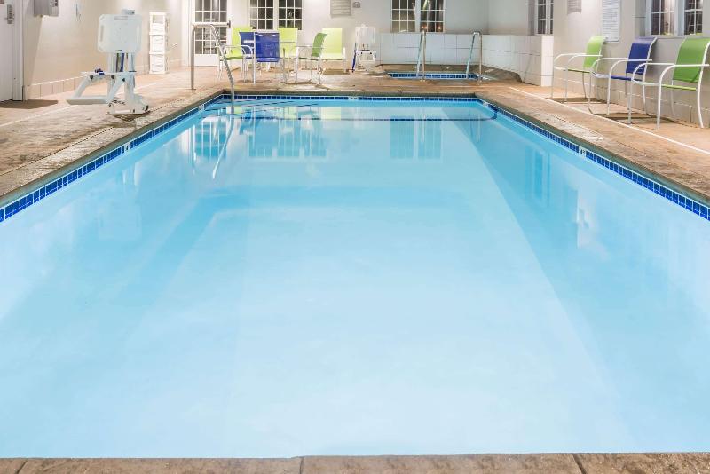 Отель Coratel Inn & Suites By Jasper Rochester