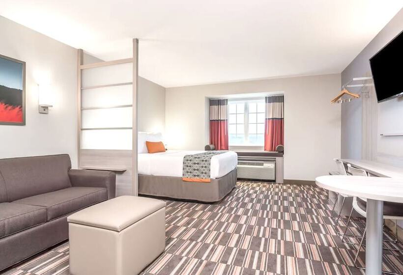 Отель Coratel Inn & Suites By Jasper Rochester