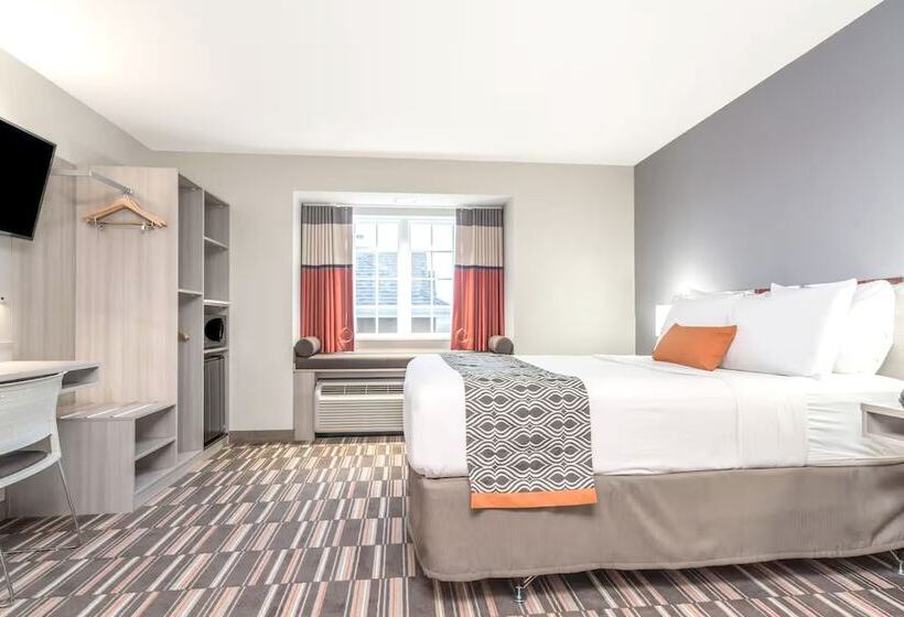 Отель Coratel Inn & Suites By Jasper Rochester