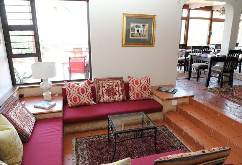 פנסיון Kingston Place Guesthouse