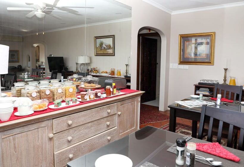 פנסיון Kingston Place Guesthouse