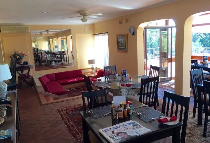 פנסיון Kingston Place Guesthouse