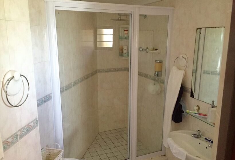 פנסיון Kingston Place Guesthouse