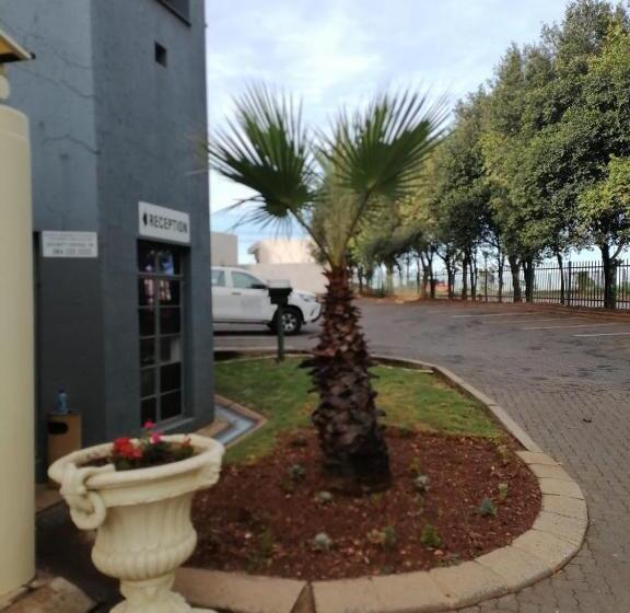 Airport Inn And Suites