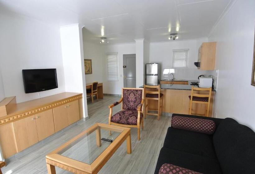 Airport Inn And Suites