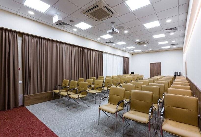 בית מלון כפרי Alpha Business