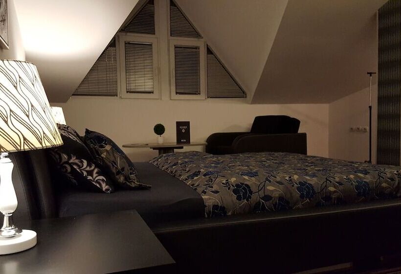 هتل Apart Kalonis