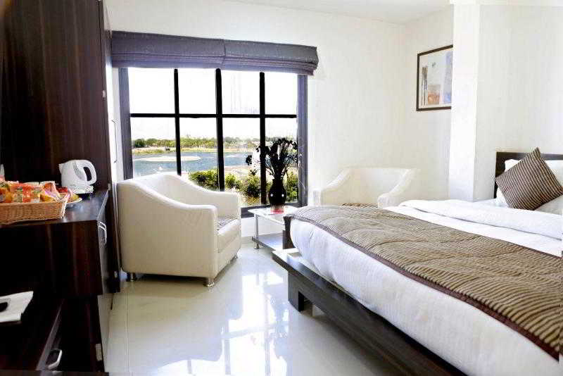 هتل J R Avezika Comfort