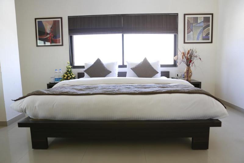 هتل J R Avezika Comfort