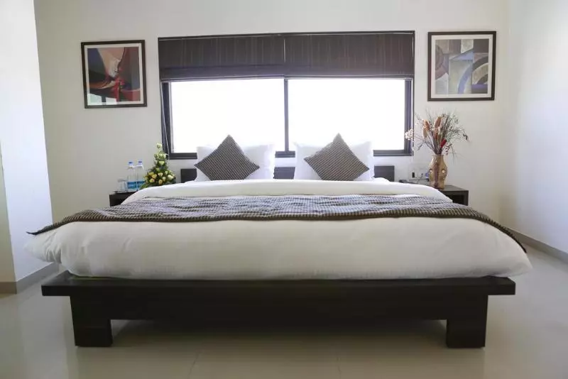 هتل J R Avezika Comfort