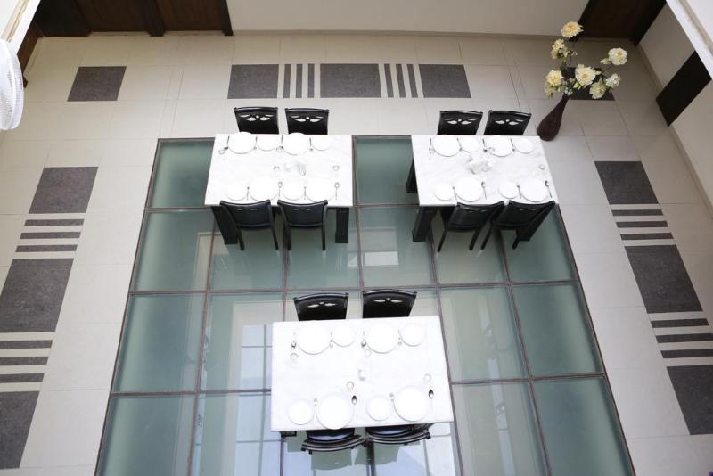 هتل J R Avezika Comfort