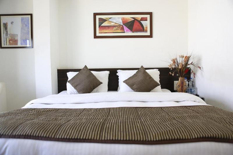 هتل J R Avezika Comfort