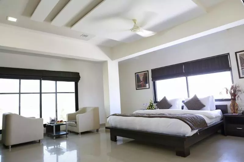 هتل J R Avezika Comfort