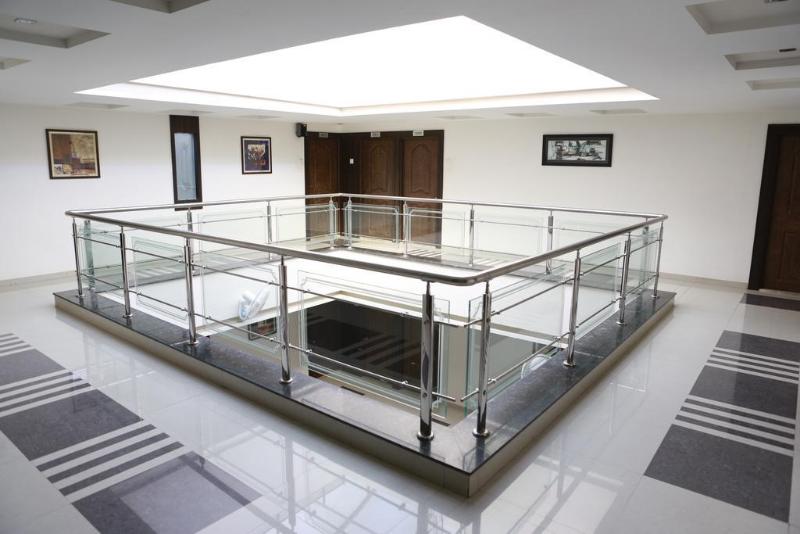 هتل J R Avezika Comfort