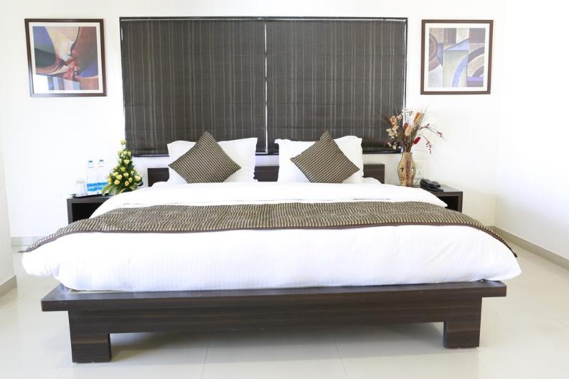 هتل J R Avezika Comfort