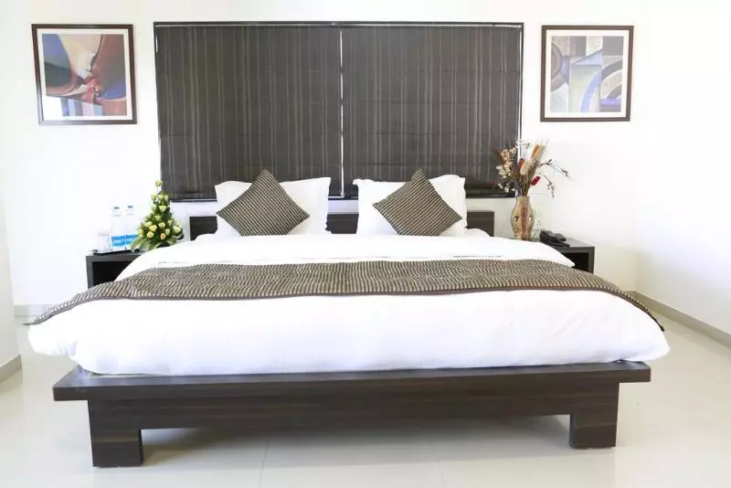 هتل J R Avezika Comfort
