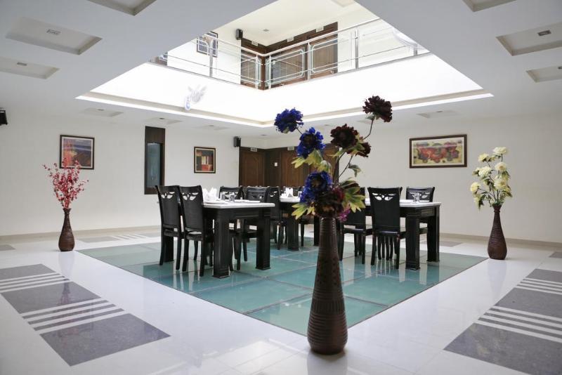 هتل J R Avezika Comfort