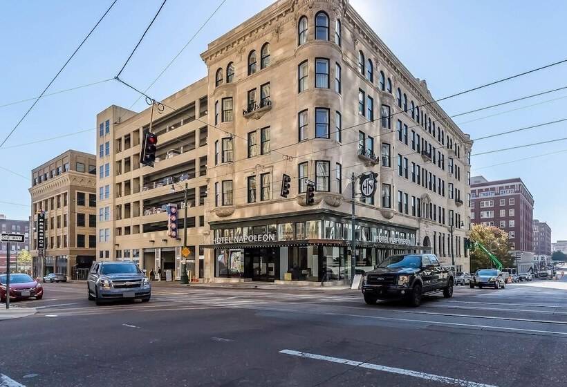 هتل Napoleon Memphis