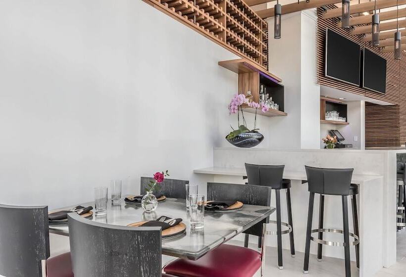 هتل Napoleon Memphis