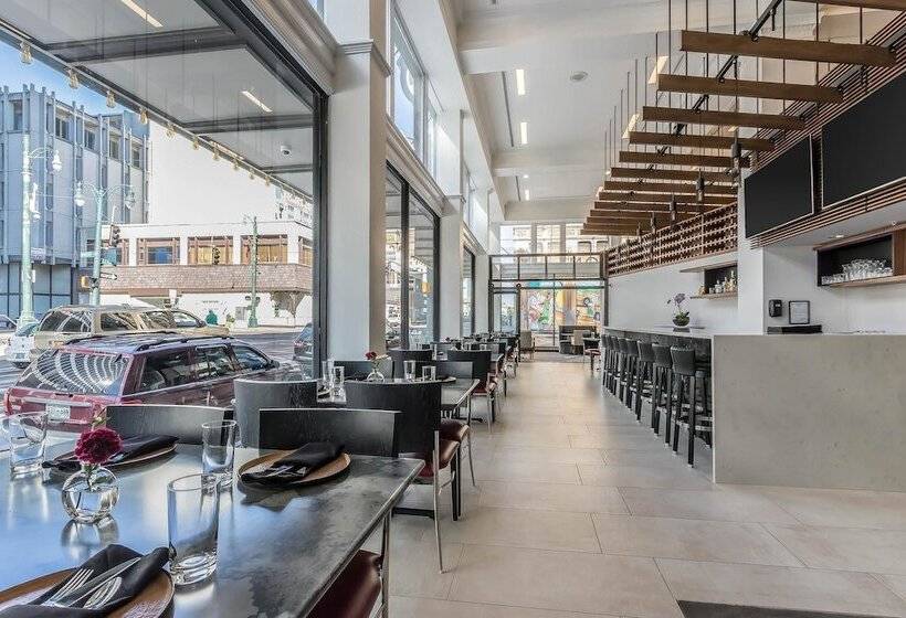 هتل Napoleon Memphis