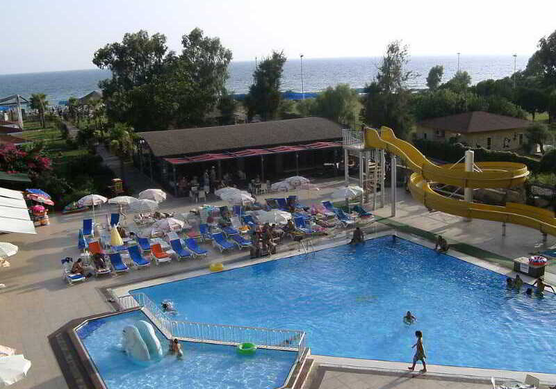 אתר נופש Clover Magic Park Beach