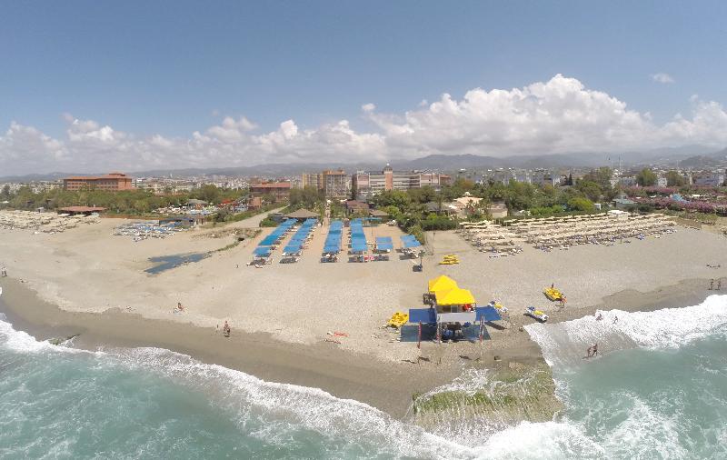 אתר נופש Clover Magic Park Beach