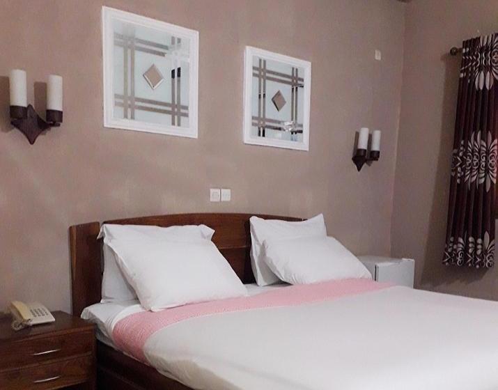 هتل Golden Plazza