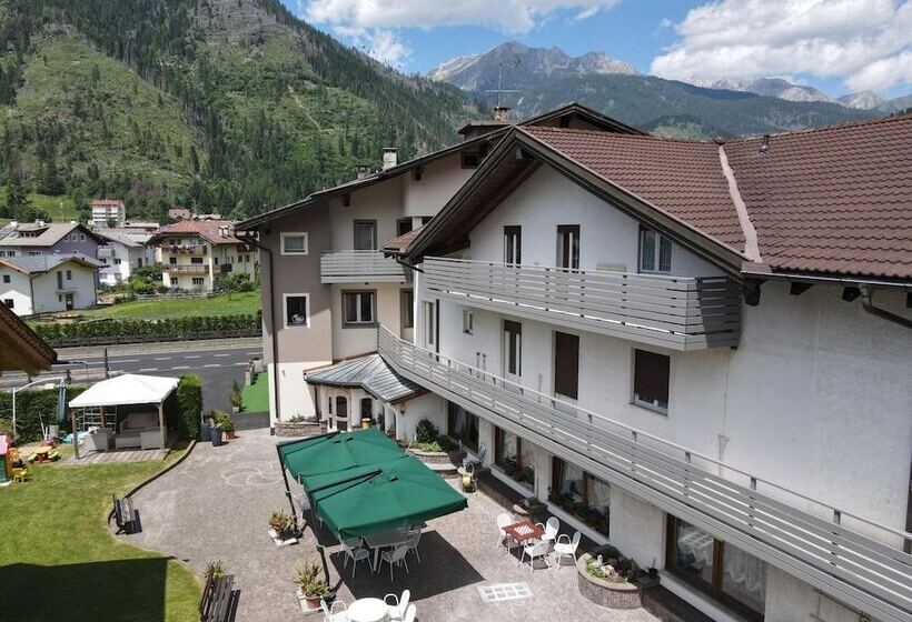 Liz Hotel & Apartments