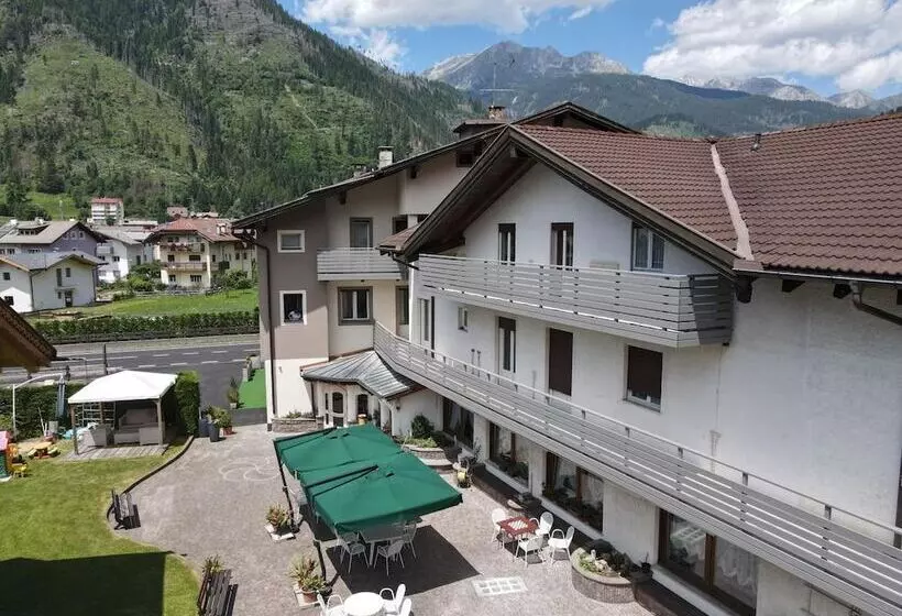 Liz Hotel & Apartments