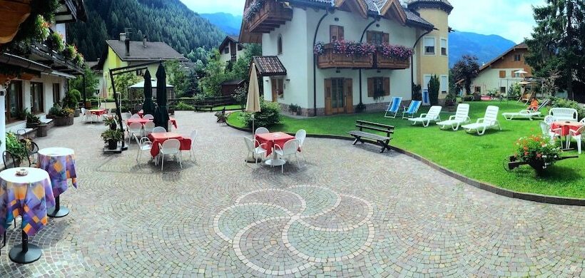 Liz Hotel & Apartments