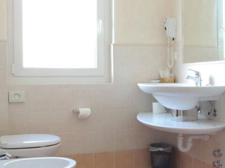 Liz Hotel & Apartments