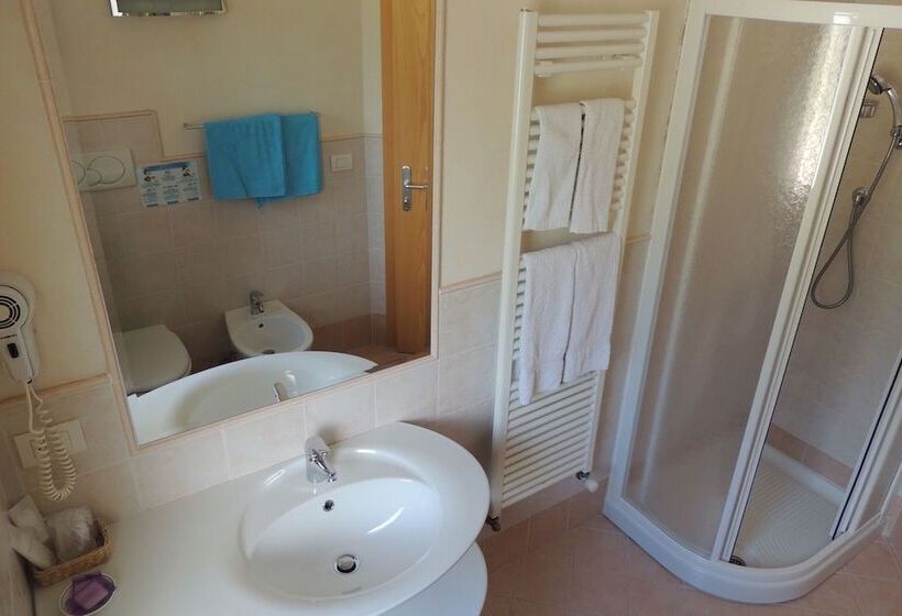 Liz Hotel & Apartments