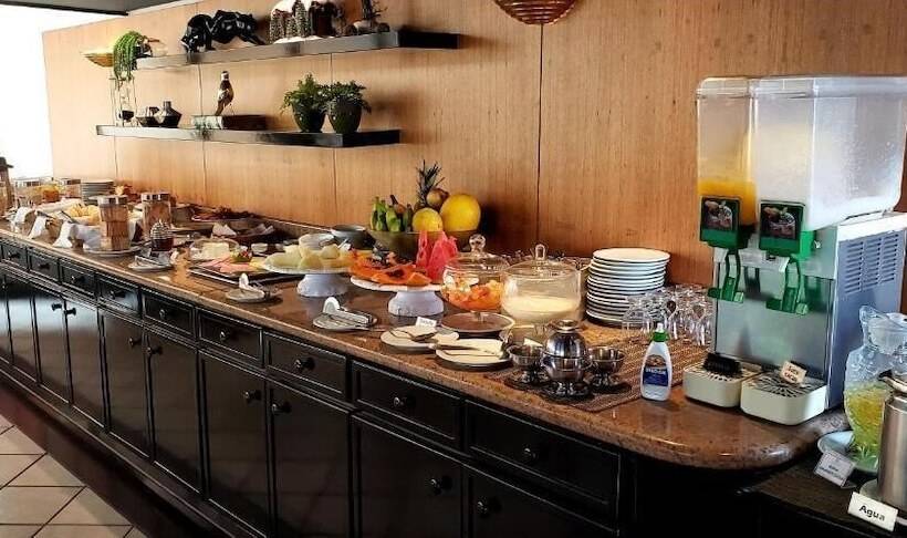 Отель Lord Plaza