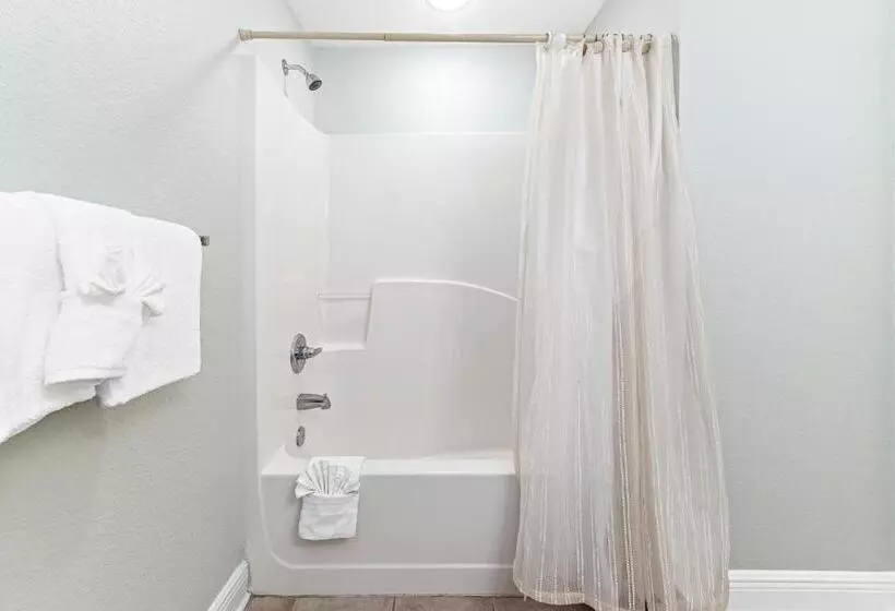 Crystal Shores West 202