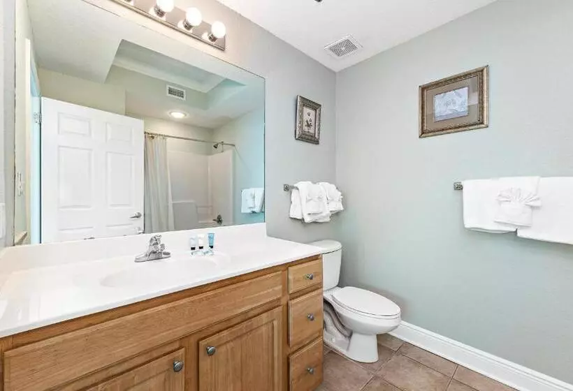 Crystal Shores West 202