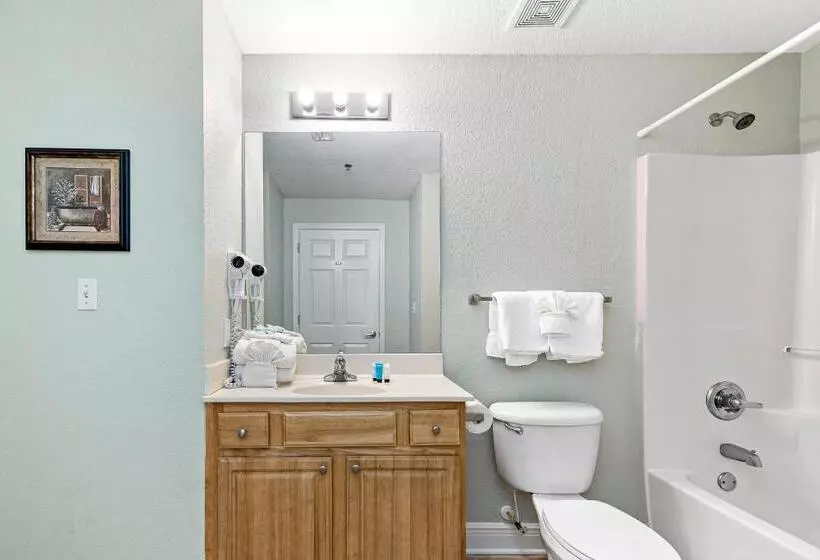 Crystal Shores West 202