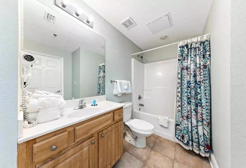 Crystal Shores West 202