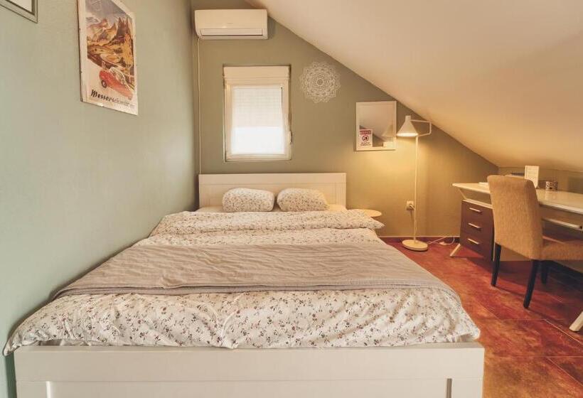 هاستل Q Podgorica Beds,rooms And More